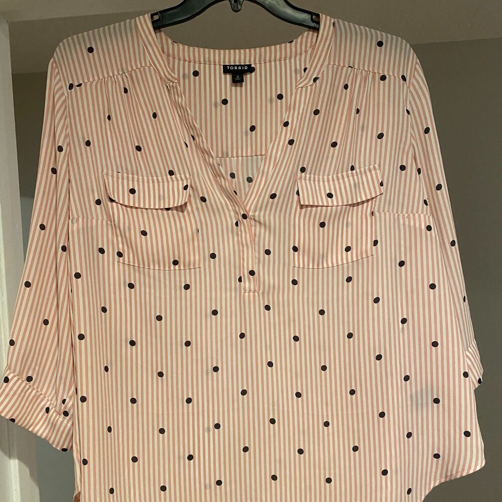 Torrid Sz 2X pink striped top with 3/4 sleeves